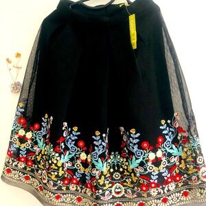 gian mesh embroidered skirt size S